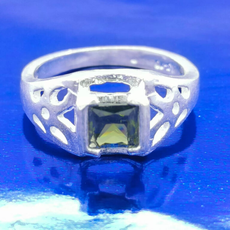 Silver ladies ring