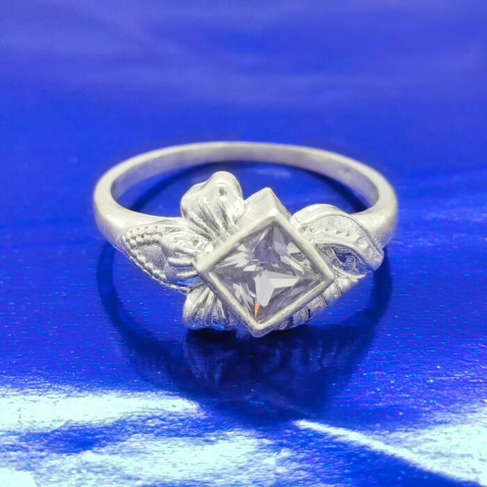 Silver ladies ring