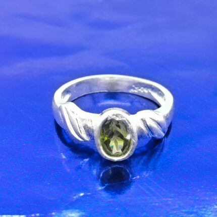 Silver ladies ring