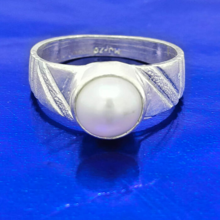 Silver ladies ring