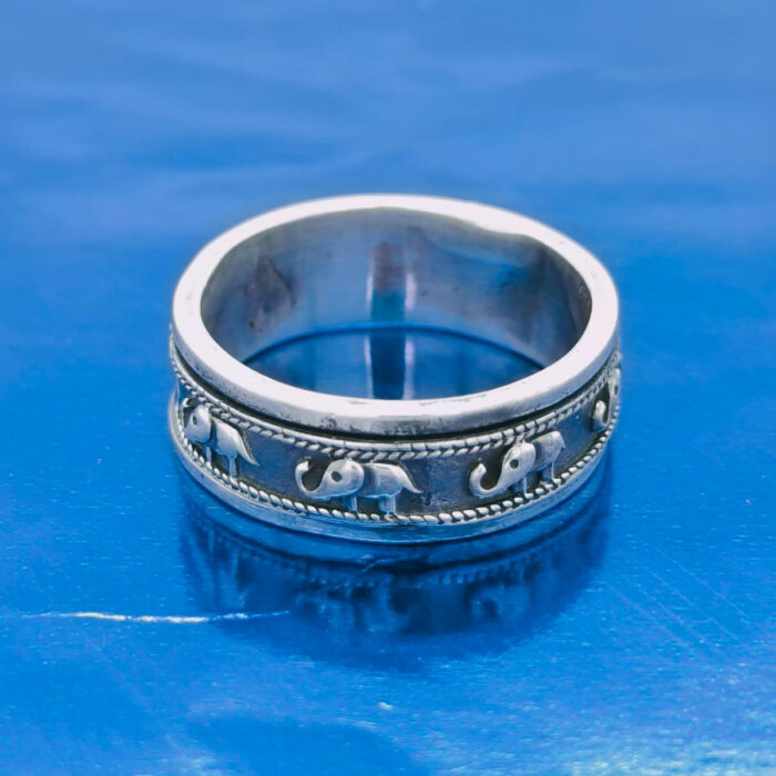 Silver ladies ring