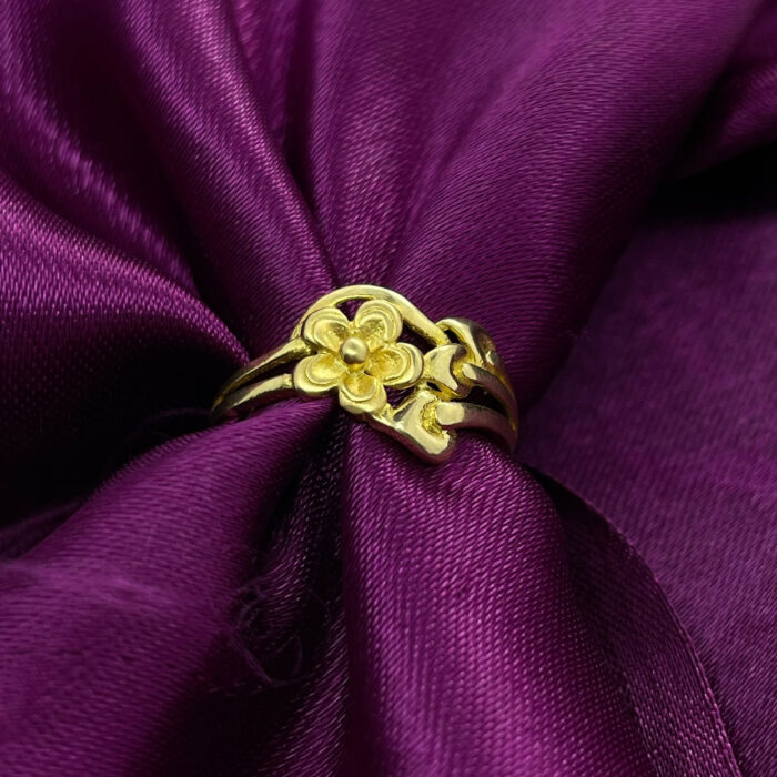 Gold Ladies Ring