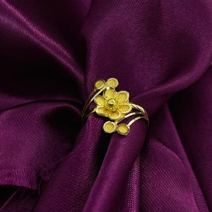 Gold Ladies Ring